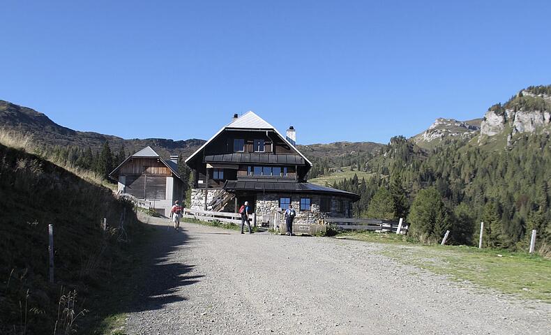 Blick auf die Rattendorfer Alm in den Karnischen Alpen