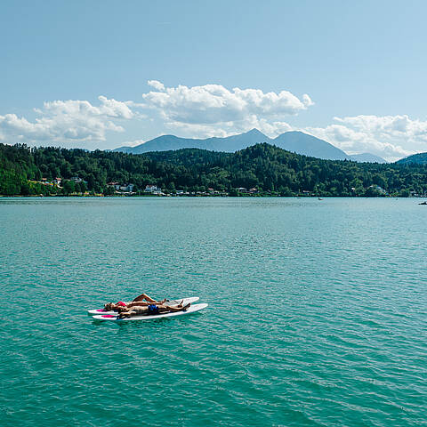 Paerchen am SUP am Klopeiner See