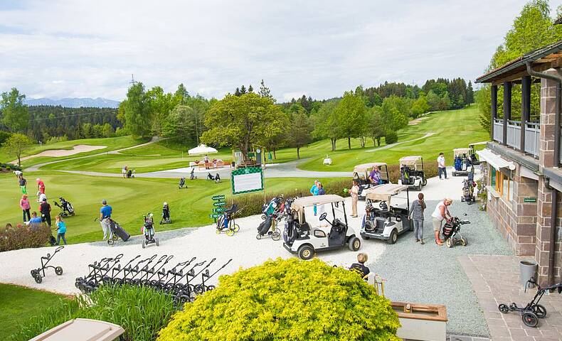 Die schönsten Golfplätze in Kärnten erleben. Da ist ordentlich was los. 