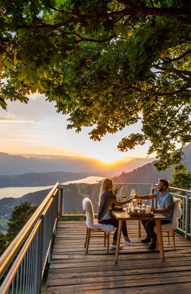 Tafel reichlich gedeckt am Sternenbalkon am Millstätter See.