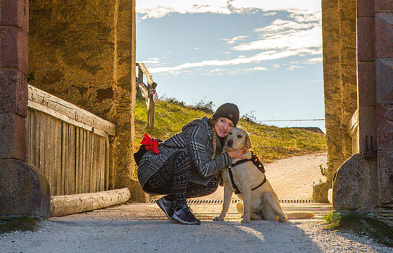 Burg Hochosterwitz mit Hund © pixelpoint multimedia, Handler