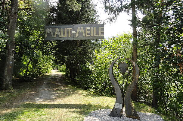 Mautmeile in Greifenburg beim Eingang zu Natur - Bewegung - Kunst