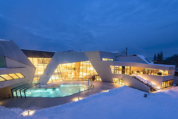 Region Villach_Kaernten Therme bei Nacht