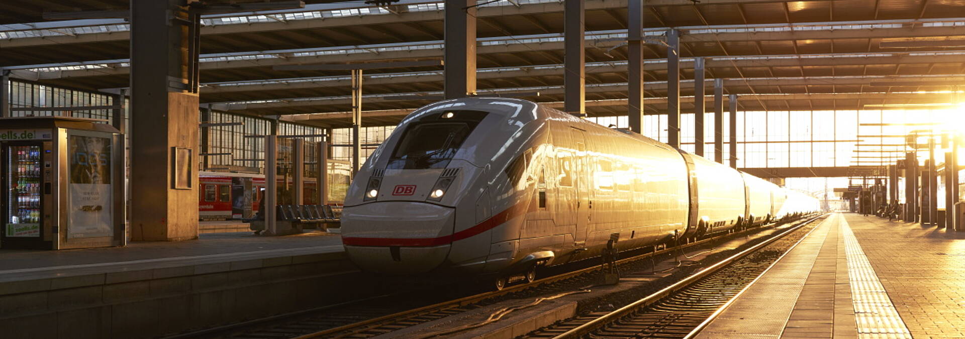 Deutsche Bahn Zug im Bahnhof