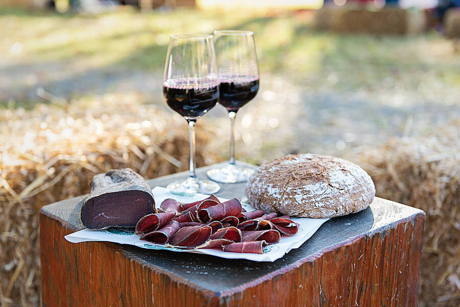 Kulinarik in Bad Kleinkirchheim_Wein und Jause