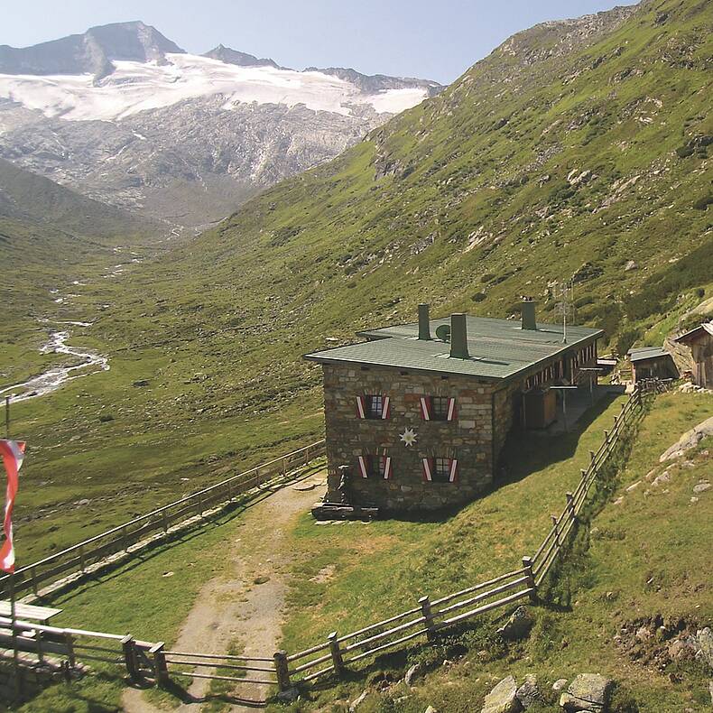 Osnabruecker Huette mit Hochalmspitze