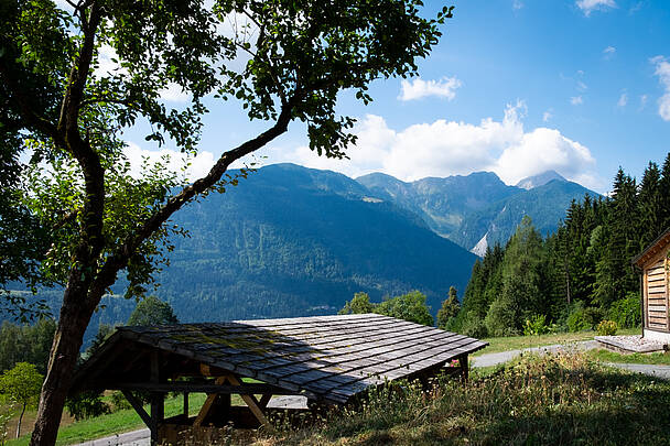 Blick vom Gasperhof in die Karnischen Alpen