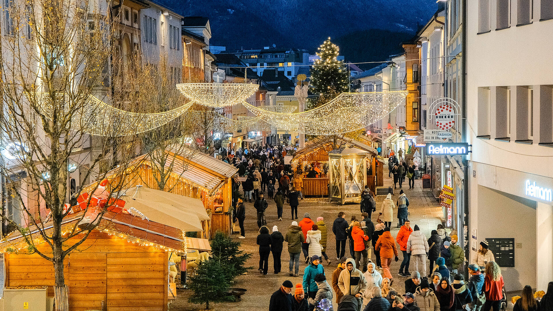 Blick von oben auf den Villacher Advent