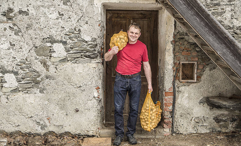 Erdäpfelernte auf Zerza's Bauernacker