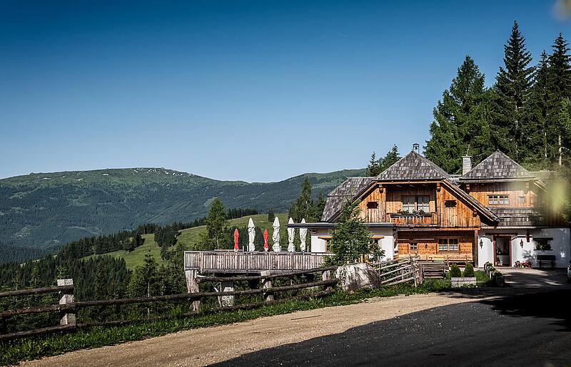 Blick auf die Kogelhütte auf der Saualpe
