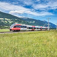 SBahn fährt durch das Obere Drautal