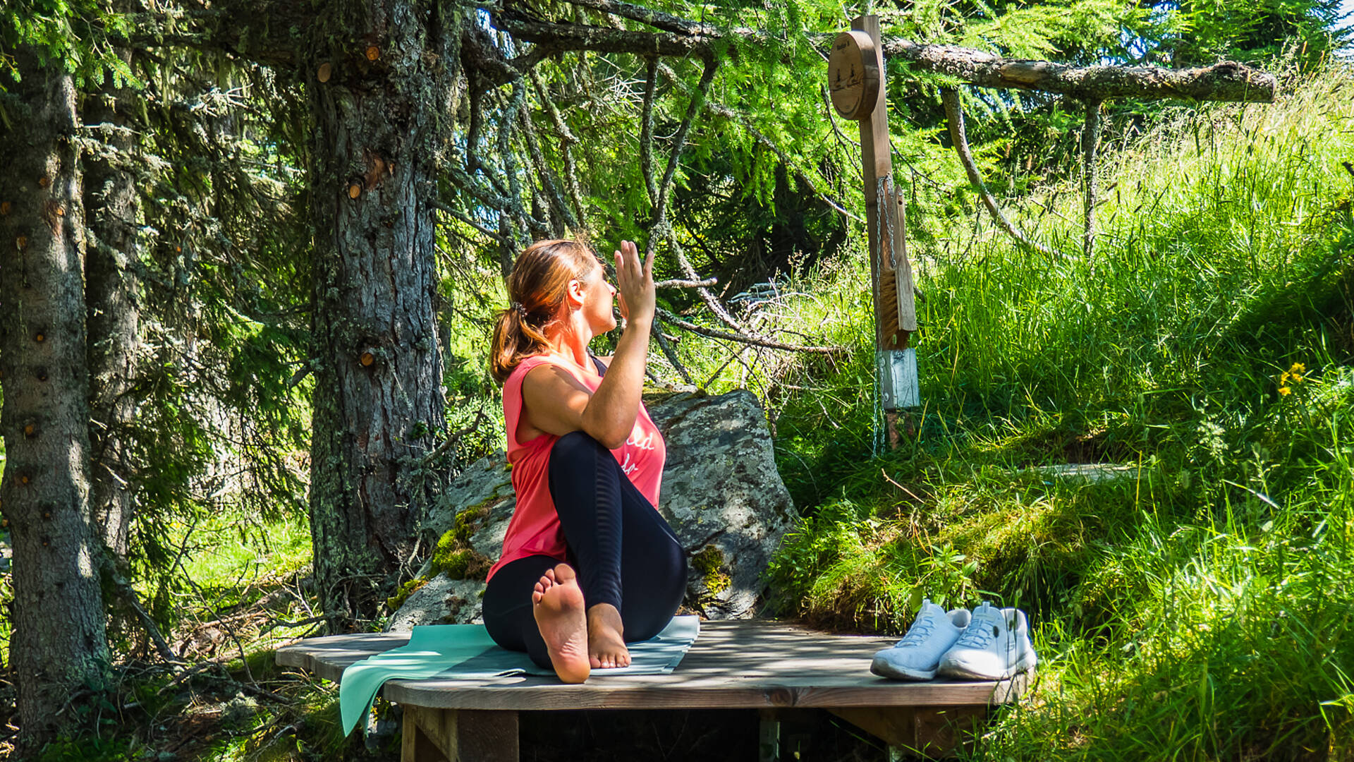 Mountain Yoga Trail Asana Drehung