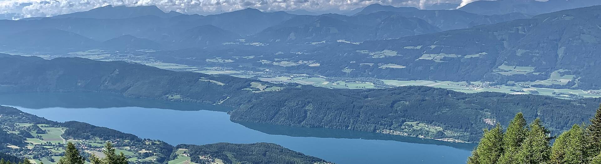 Alpe-Adria-Trail Etappe 13 Blick von der Alexanderhuette auf den Millstaetter See