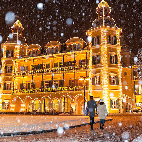 Advent in Velden mit dem Schloss