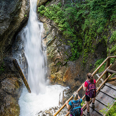 Blick zum Wasserfall in der Raggaschlucht in den Hohen Tauern bei Flattach