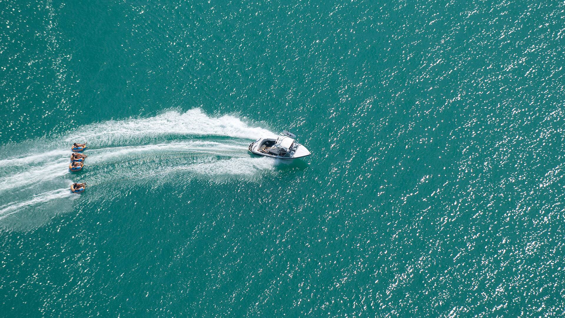 Action am Woerthersee beim Reifenfahren  