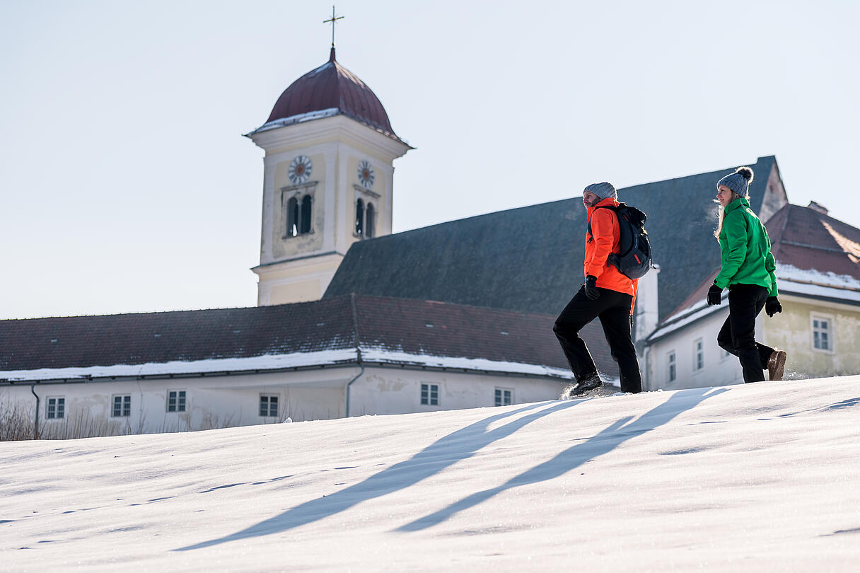 Stift St. Georgen besinnliche Winterwanderung Besinnliche Winterwanderung um das Stift St. Georgen