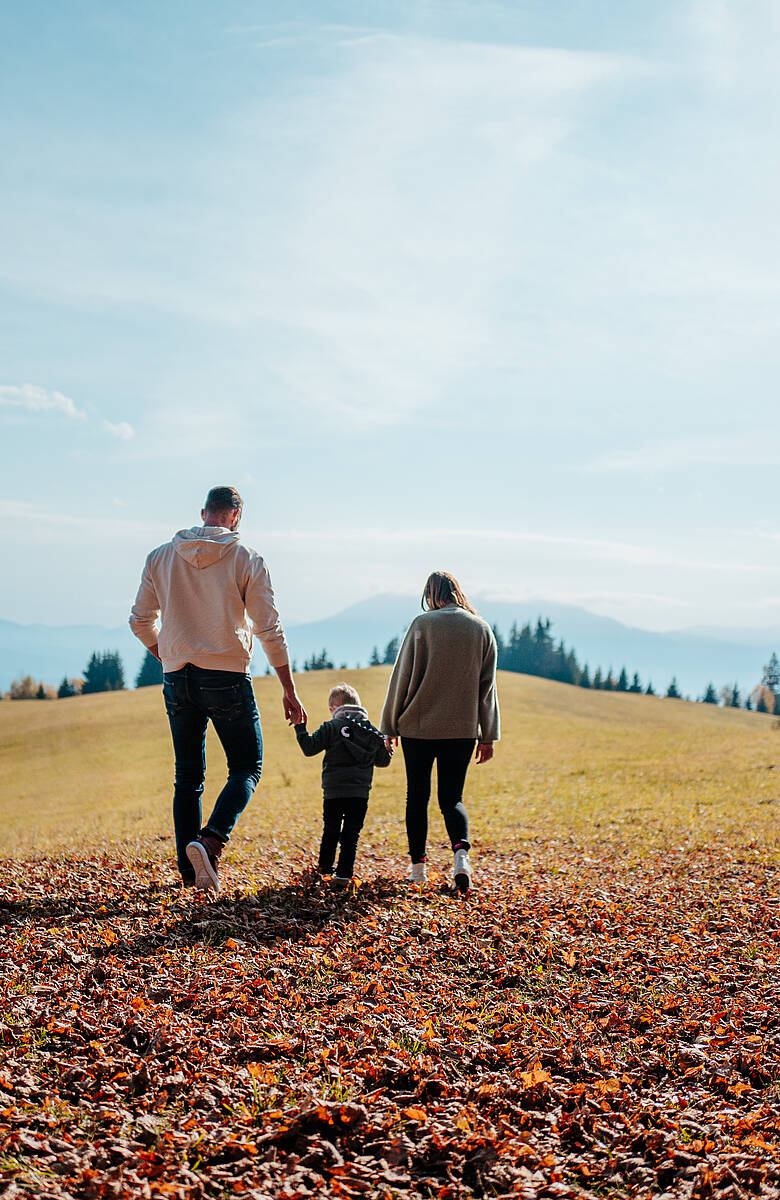 Herbst Familie Spanziergang