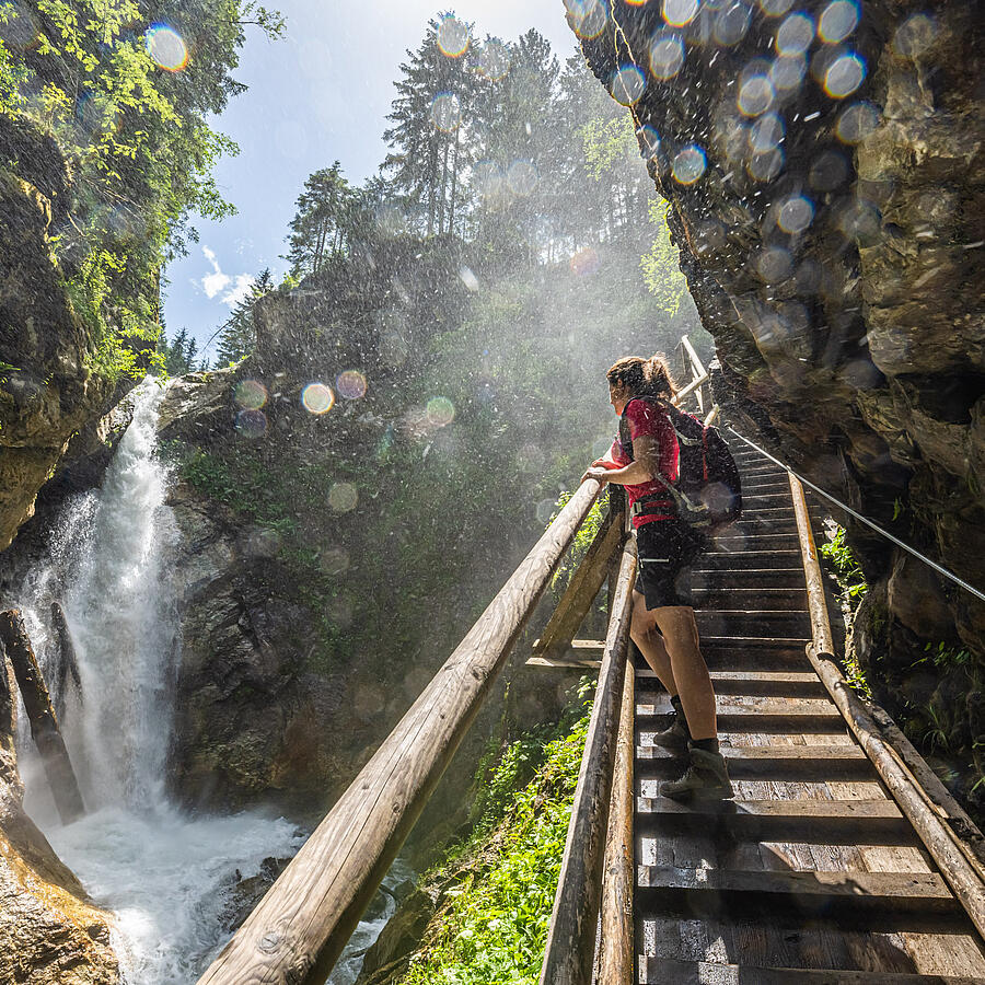 Blick in die Tiefe in der Raggaschlucht in den Hohen Tauern bei Flattach