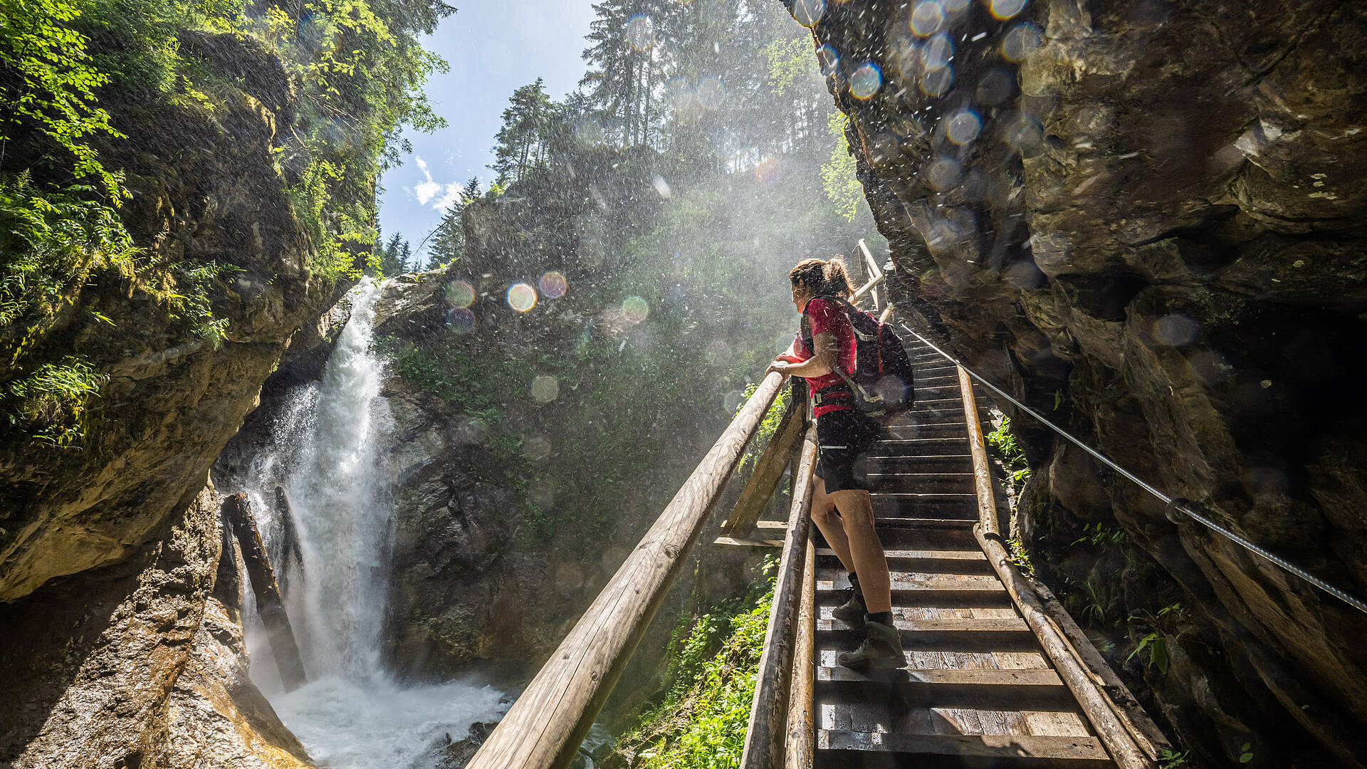 Blick in die Tiefe in der Raggaschlucht in den Hohen Tauern bei Flattach