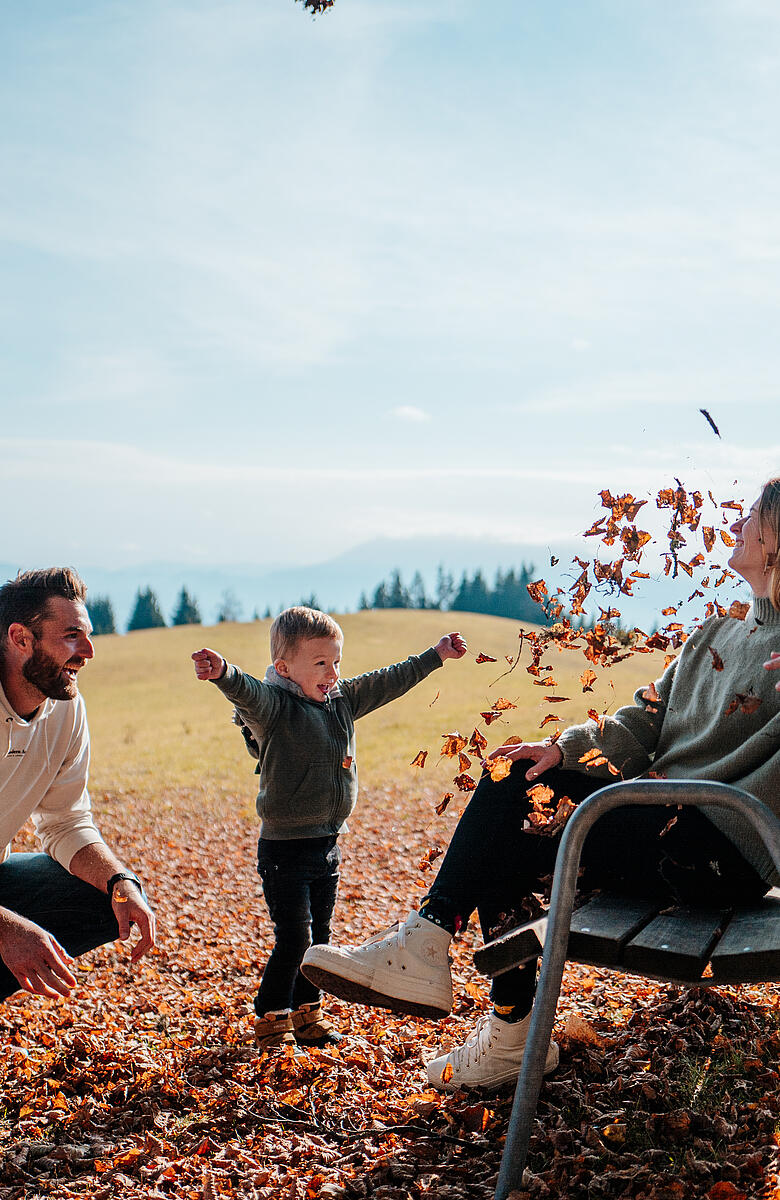 Herbst Familie Spanziergang