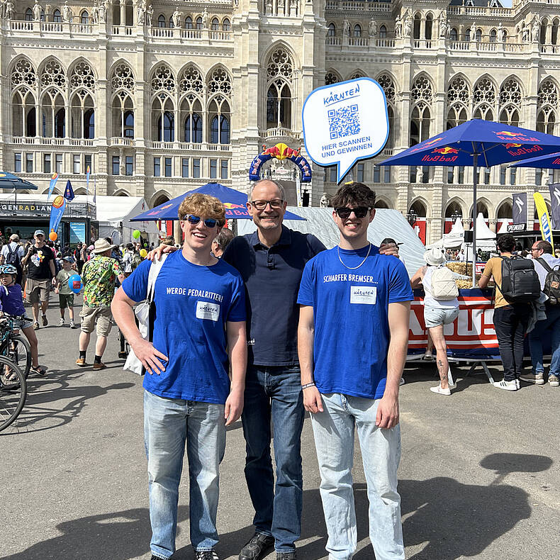 Radfruehling in Wien_ARGUS Bike Festival_Klaus Ehrenbrandtner mit dem Promo Team