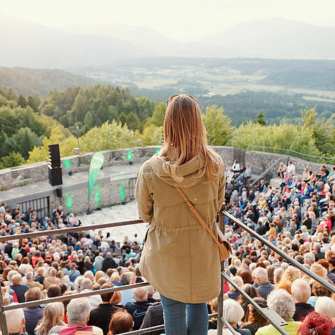 Burgarena Finkenstein Blick zum Publikum