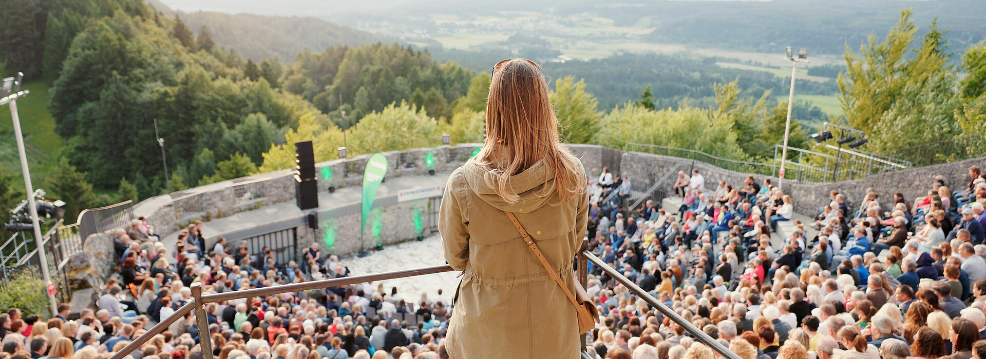 Burgarena Finkenstein Blick zum Publikum