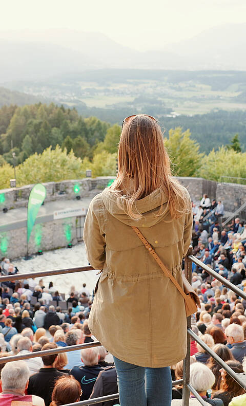 Burgarena Finkenstein Blick zum Publikum