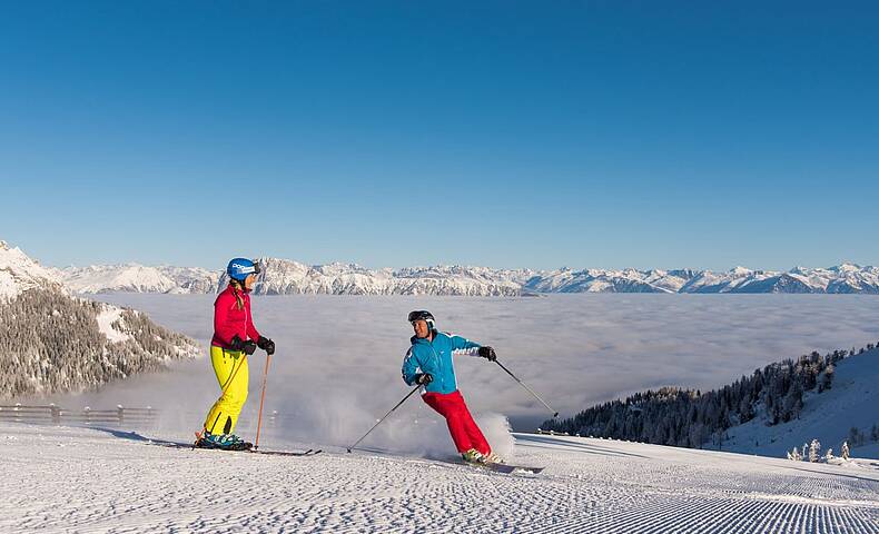 Zu zweit die Piste runter fahren. 