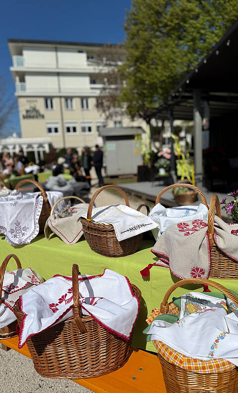 Mamawahnsinnhochvier Ostern