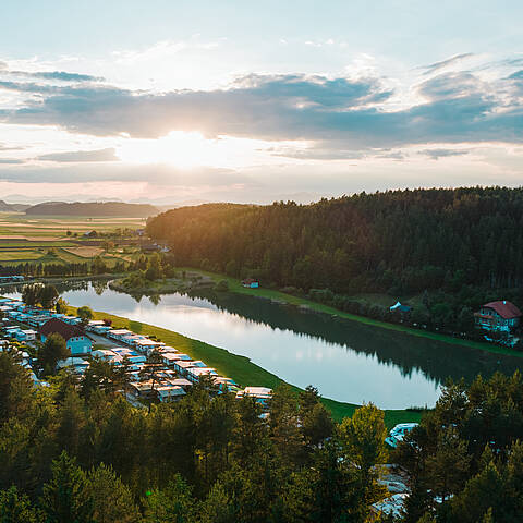 Blick auf den Pirkdorfer See in Suedkaernten