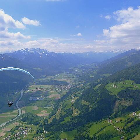 Emberger Alm im Drautal beim Paragliding