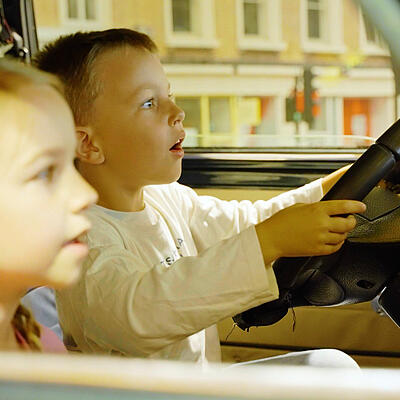 Spass mit der Familie in der Indoor-Welt des Minimundus
