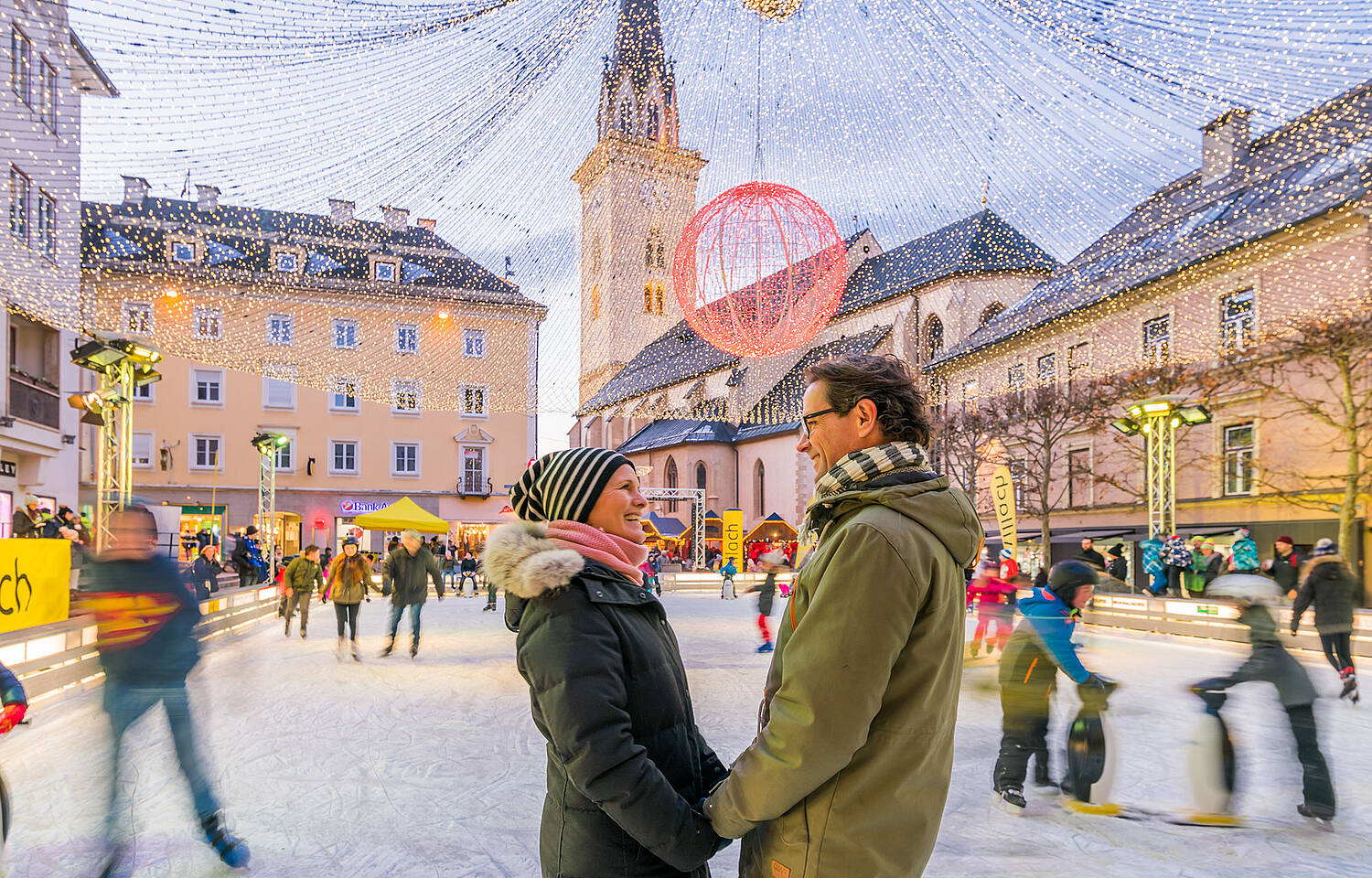 Advent Villach Eislaufen am Rathausplatz