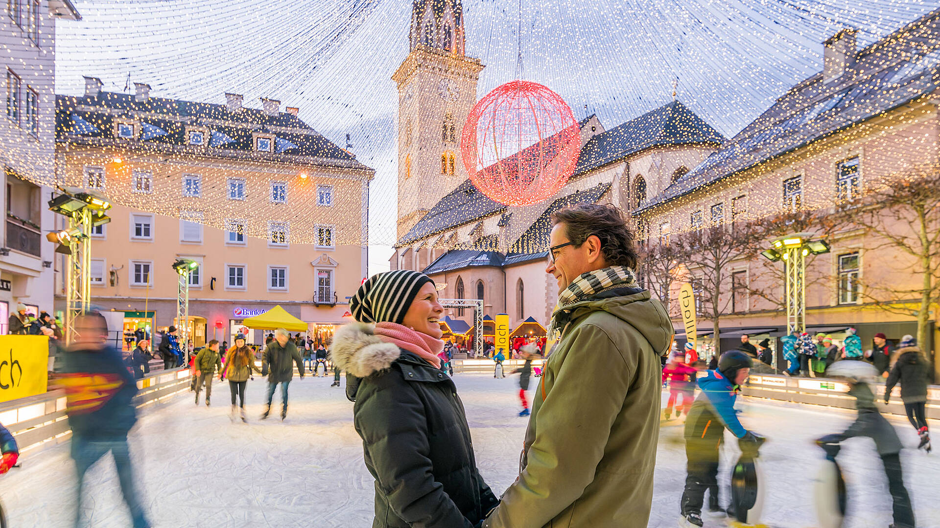 Advent Villach Eislaufen am Rathausplatz