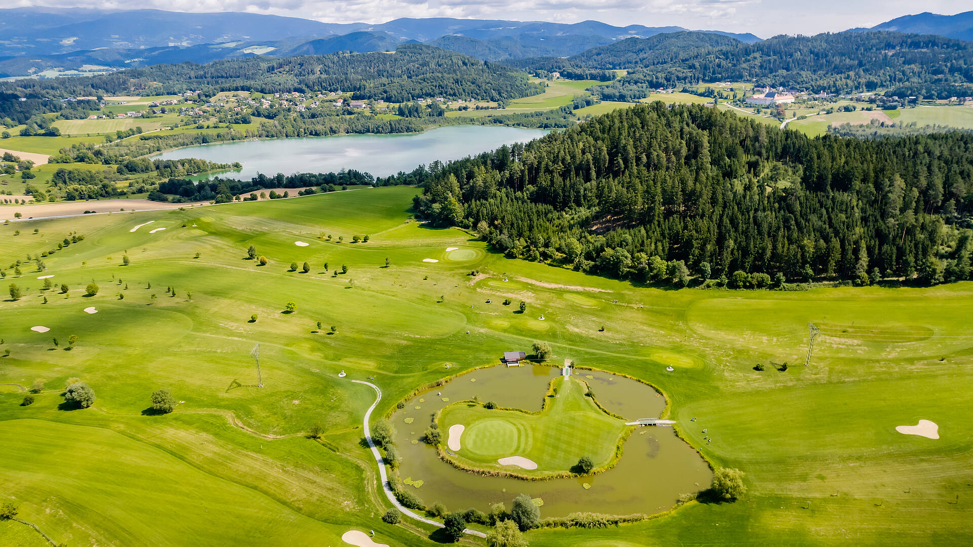 Blick zum Golfplatz Laengsee 