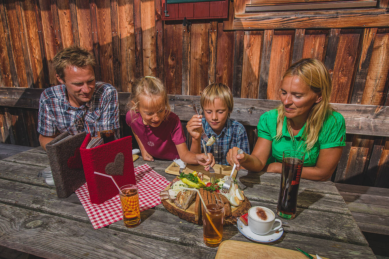 Brettljause für die ganze Familie auf der Pritzhütte