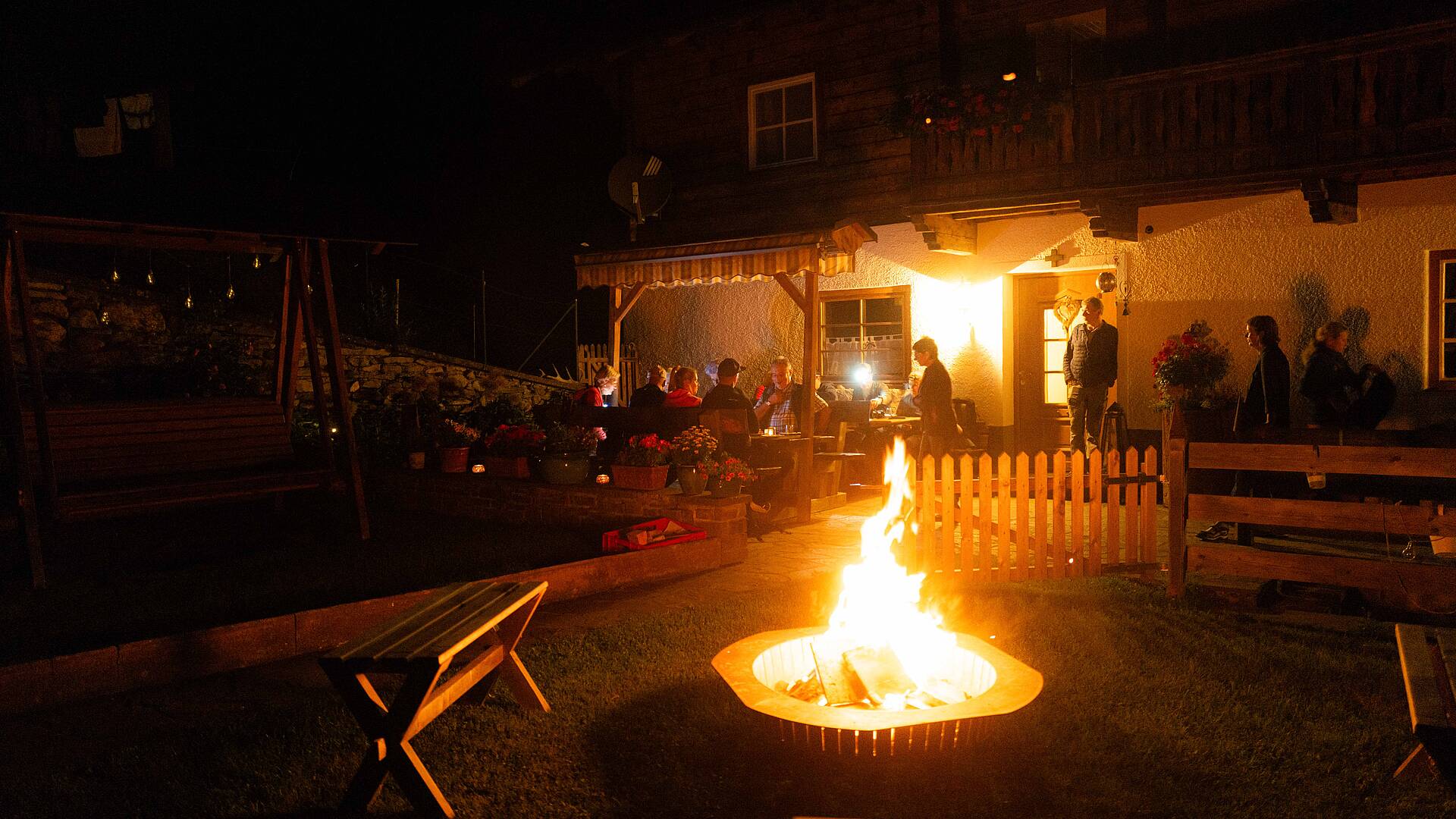 Lagerfeuer in der Groppensteinschlucht beim Gasthaus