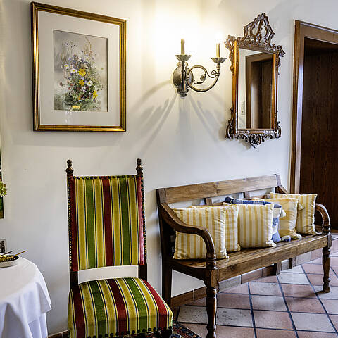 Eingang mit Deko beim Brunnwirt Kassl in Guttaring  