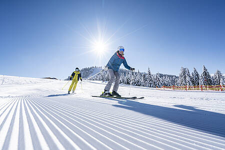 Mit dem Skikarussellin 30 Skigebiete
