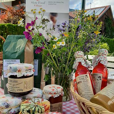 Bauern und Kunsthandwerksmarkt der Slow Food Gemeinschaft in Berg im Drautal