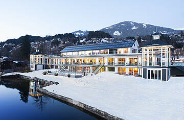 Aussenansicht Badehaus Millstatt im Winter