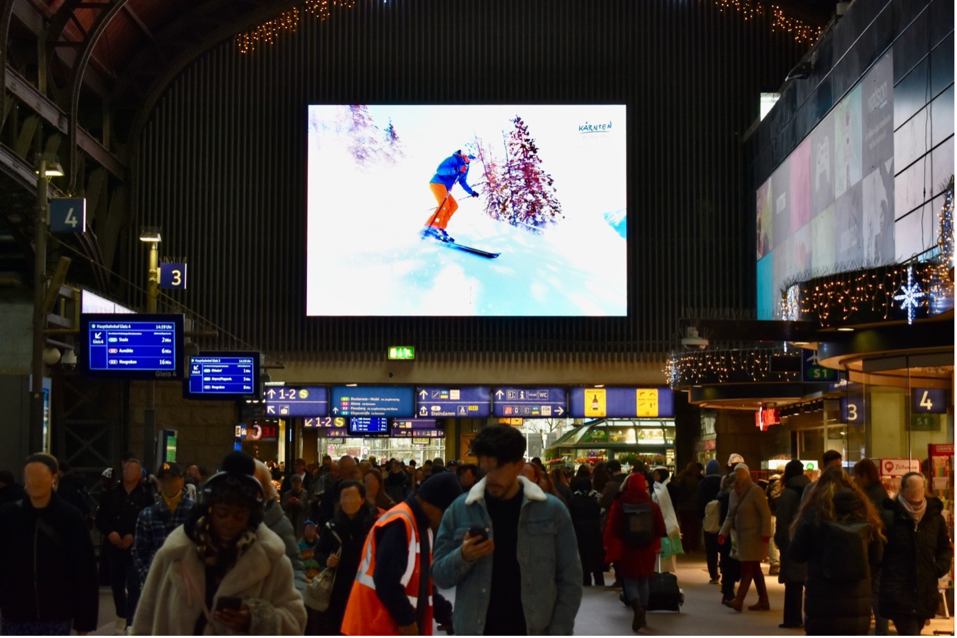 Winterlandschaft in Kärnten mit verschneiten Bergen