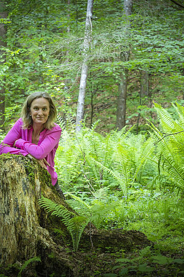Barbara Wiegele beim Waldbaden