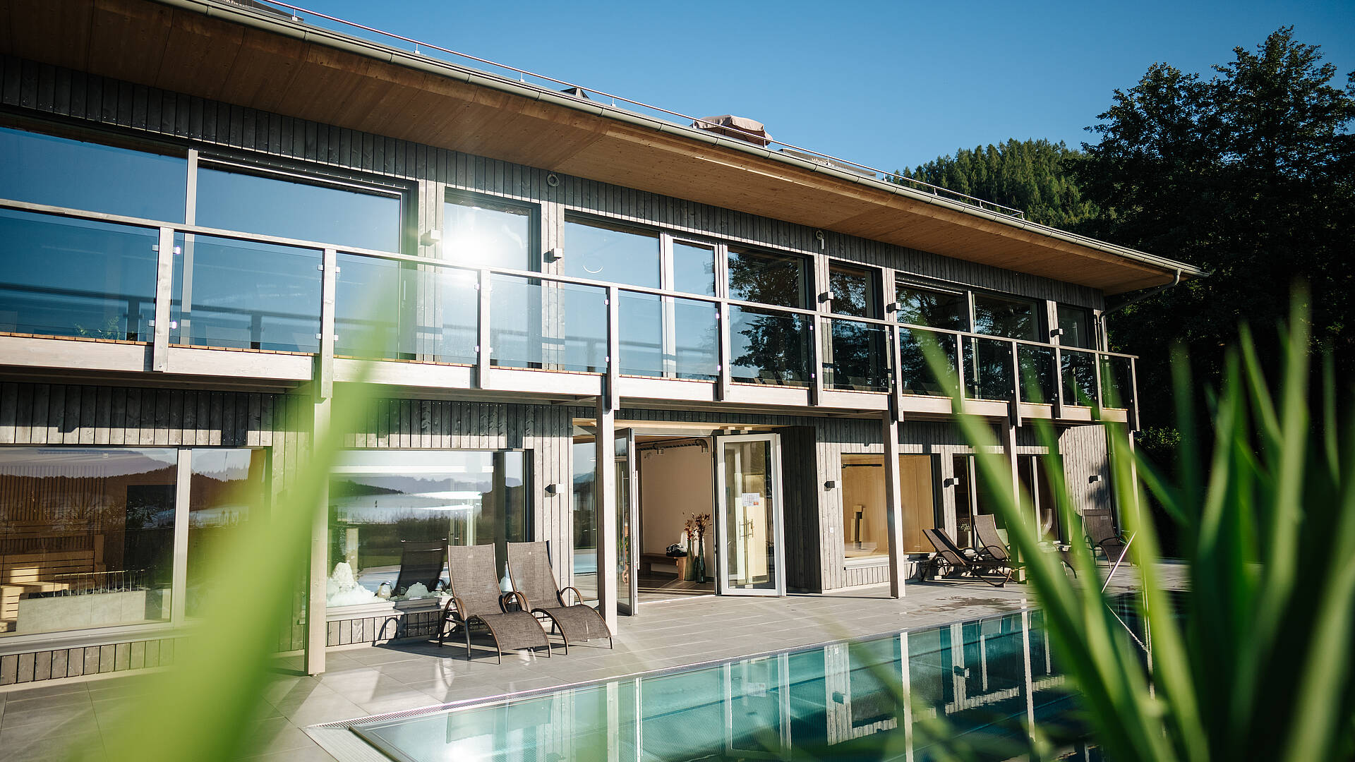 Außenansicht vom neuen Badehaus am Klopeiner See in Kärnten