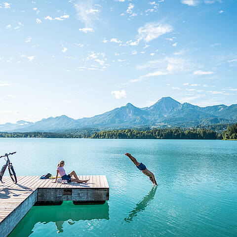 Pause bei der Kärnten Seen-Schleife mit Sprung vom Steg in den Faaker See