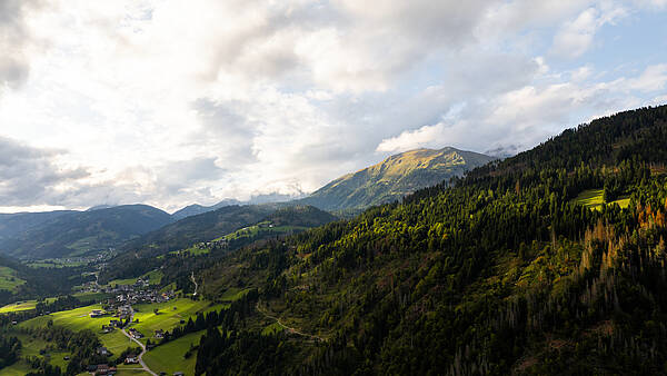Kärnten, das ist die Gesundheitslandschaft der Zukunft. Wenn man sich das anschaut, das Lesachtal, dann sieht man, dass das eine traditionelle Kulturlandschaft ist.